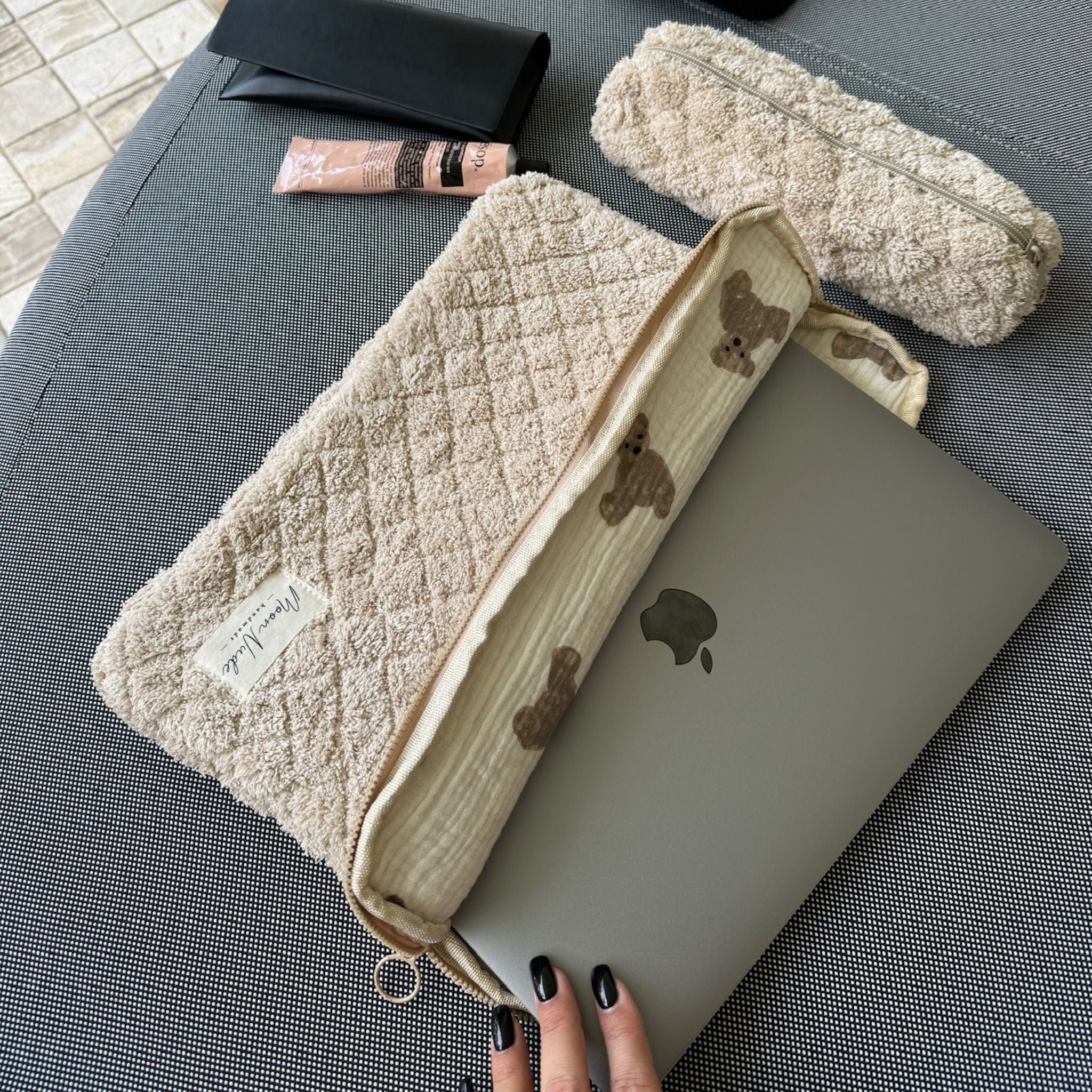 Teddy - Laptop Sleeve - Moon Nude